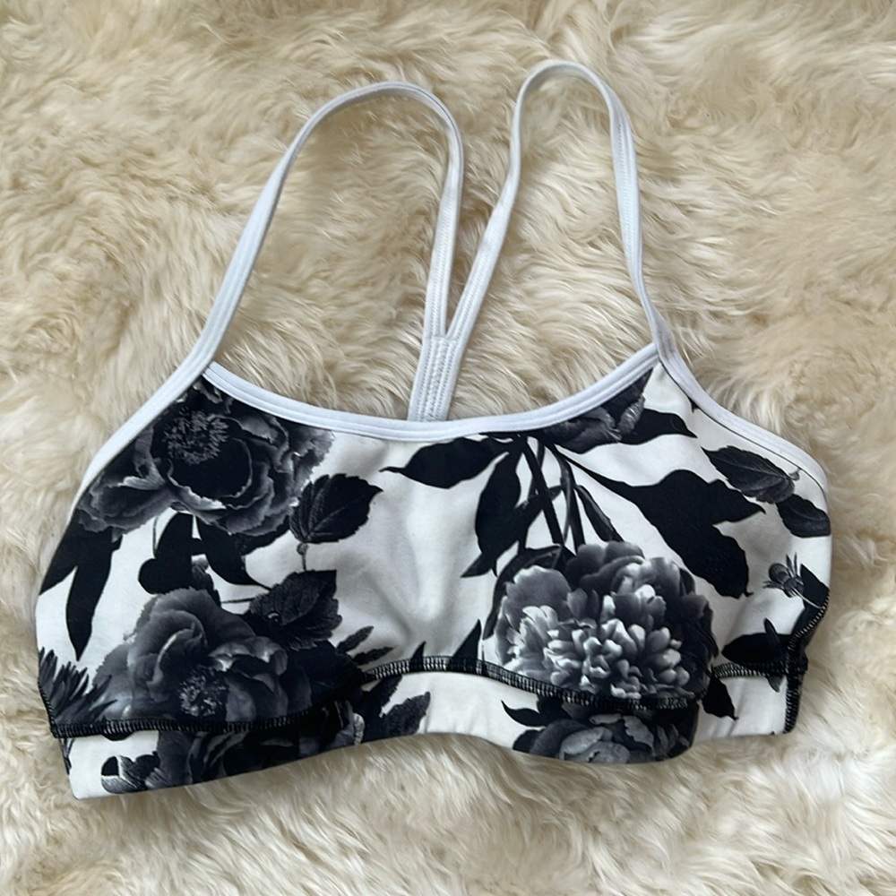 Lululemon Size 8 Power Y Bra in Luon